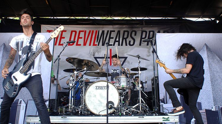 The Devil Wears Prada bei einem Auftritt im Jahr 2011: Daniel Williams an den Drums.
