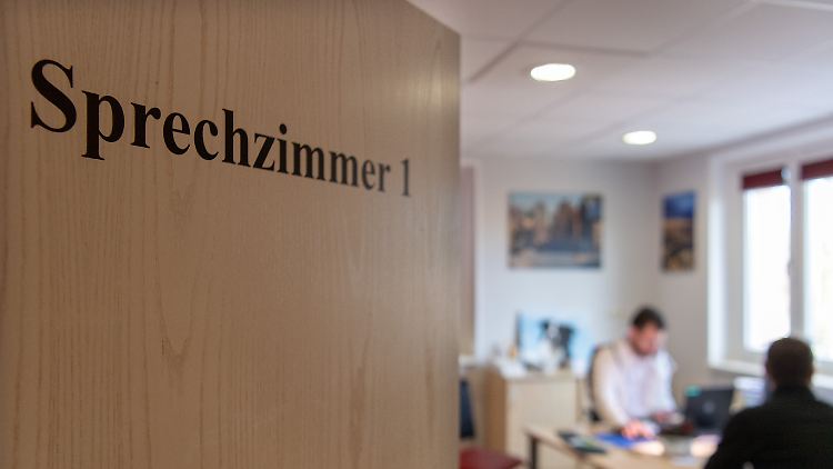 Besonders schlecht ist das deutsche Gesundheitssystem im internationalen Vergleich darin, die Behandlung der Patienten effizient zu koordinieren. Ein Hausarztmodell könnte helfen. 