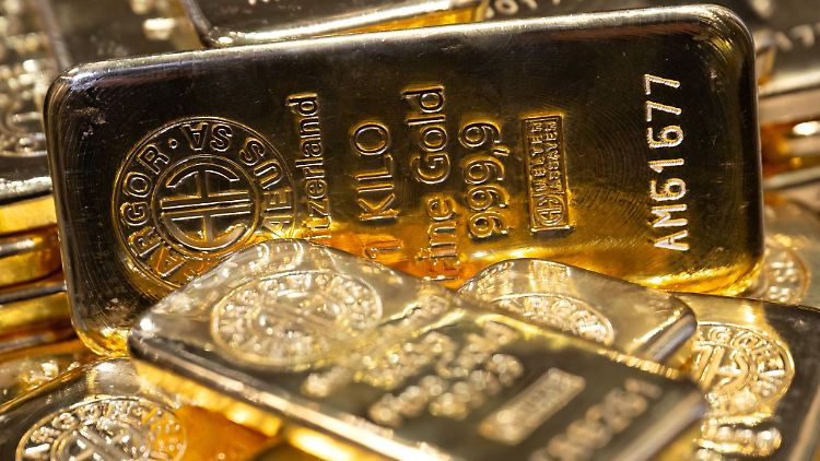 Die neuen Zölle auf Gold sind vor allem ein schwerer Schlag für die Schweiz: Ein-Kilo-Barren sind das am häufigsten gehandelte Format an der New Yorker Terminbörse Comex. Sie machen einen Großteil der Schweizer Goldexporte in die USA aus.