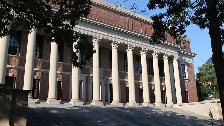 Die USA gehen nicht nur hart gegen Elite-Unis vor - auch viele ausländische Studenten müssen derzeit bangen.