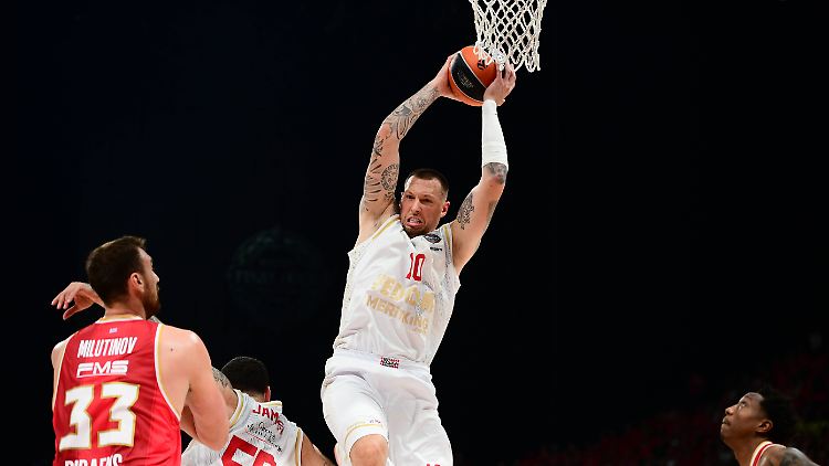 Aufgepasst und zugepackt: Daniel Theis.