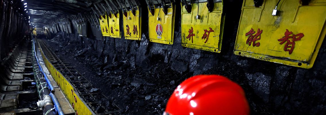 2023-04-26T104801Z_2043032571_RC22M0AS2P3Q_RTRMADP_3_CHINA-COAL-MINING.JPG
