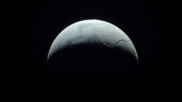Dieses Bild zeigt Enceladus von der Raumsonde Cassini aus.