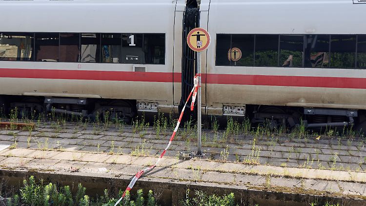 Zum Zeitpunkt der Tat gegen 18.00 Uhr war der Bahnsteig voller Menschen.