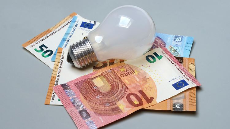 Durch die Absenkung der Stromsteuer auf das europäische Minimum sowie die Abschaffung mehrerer Umlagen können viele Verbraucher deutlich entlastet werden.