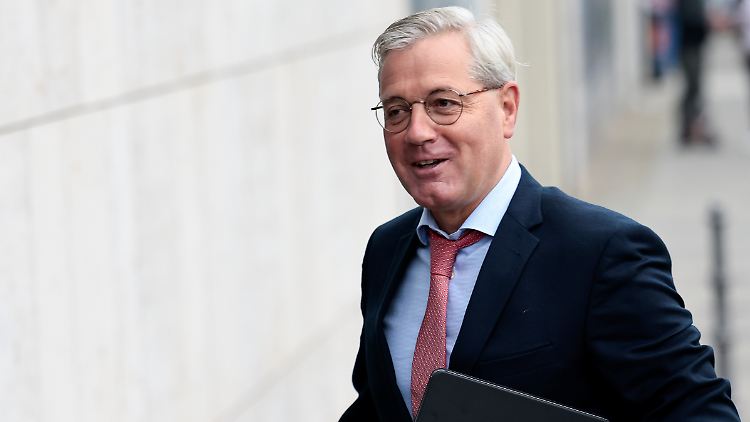 Unionsfraktionsvize Norbert Röttgen will russisches Staatsvermögen der Ukraine übergeben.  