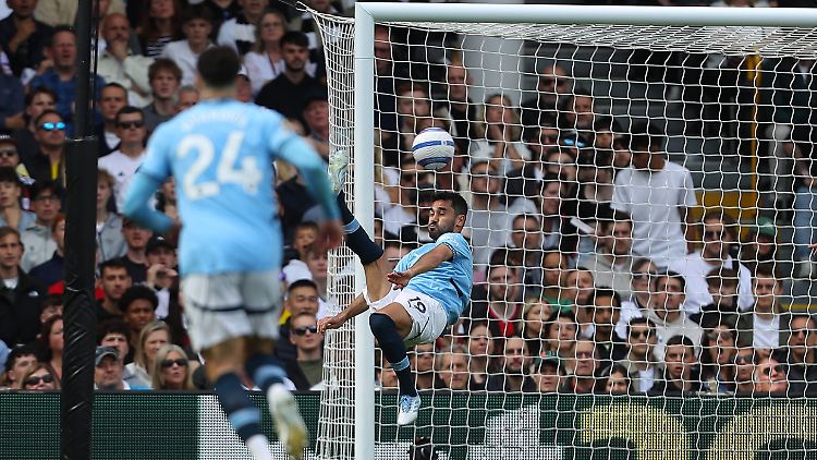 Ilkay Gündogan kann es auch kunstvoll.