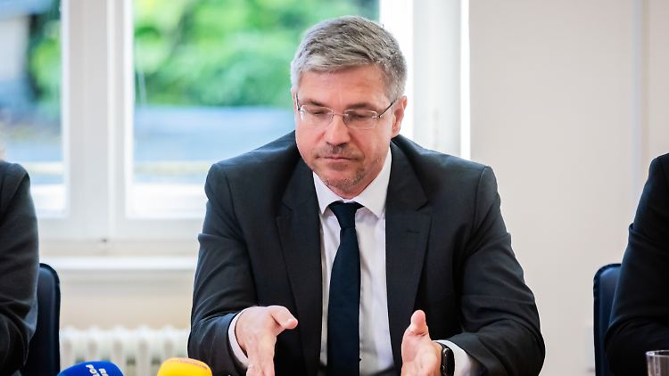 Er nehme das Ergebnis des Bürgerentscheids "mit Respekt" an, erklärte Schubert.