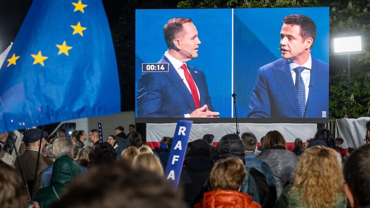Karol Nawrocki (l.) ist der Kandidat der PiS-Partei, Rafal Trzaskowski gehört zum Lager von Ministerpräsident Donald Tusk.