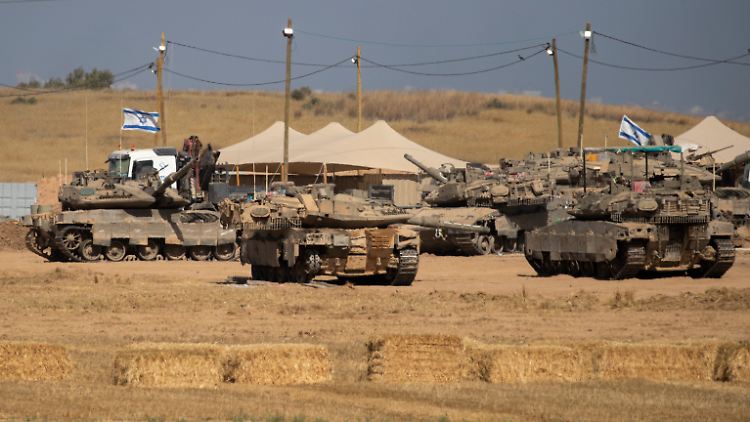 Das israelische Militär hat all seine regulären Panzer- und Infanteriebrigaden nach Gaza verlegt. 