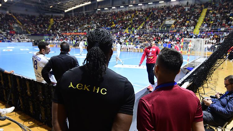 Alle da, nichts passiert: AEK Athen spielte das Rückspiel des Europapokal-Finals nicht.