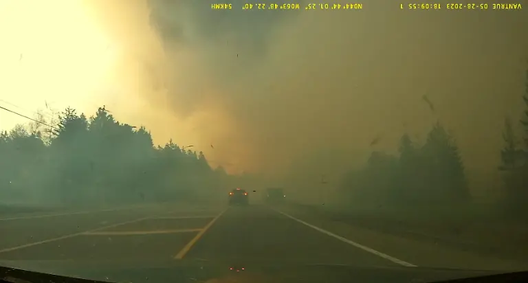 2023-05-29T064226Z-2031970134-RC2681AH5BRG-RTRMADP-3-CANADA-WILDFIRES-NOVASCOTIA