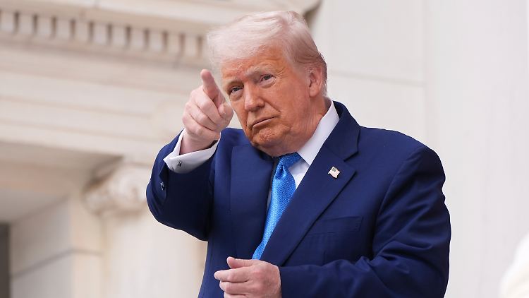 "Habt keine Angst, die Regierung wird am Ende gewinnen", sagt Trump. 