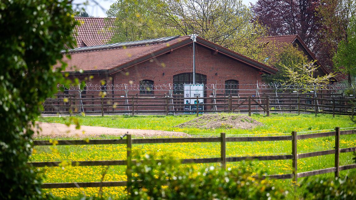 Die umgebaute Reithalle soll nun Platz genug für alle Prozessbeteiligten bieten.