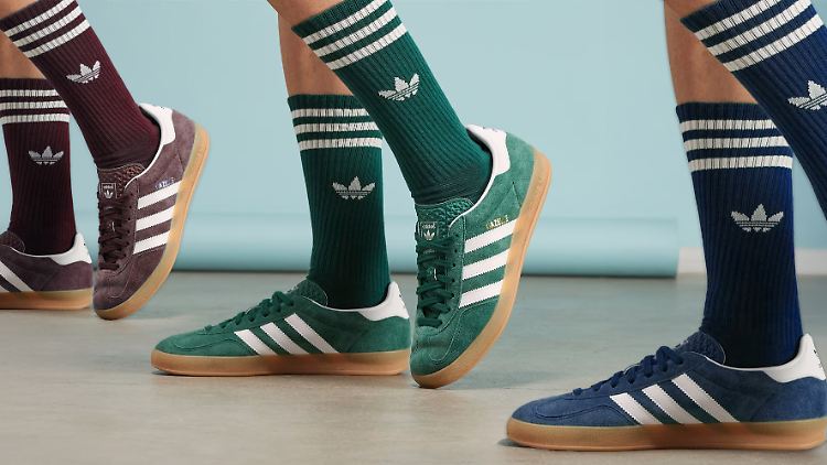 Die Adidas Gazelle ist keinesfalls nur der jüngeren Generation vorbehalten: So trägt der stilsichere Mann den Sneaker. 
