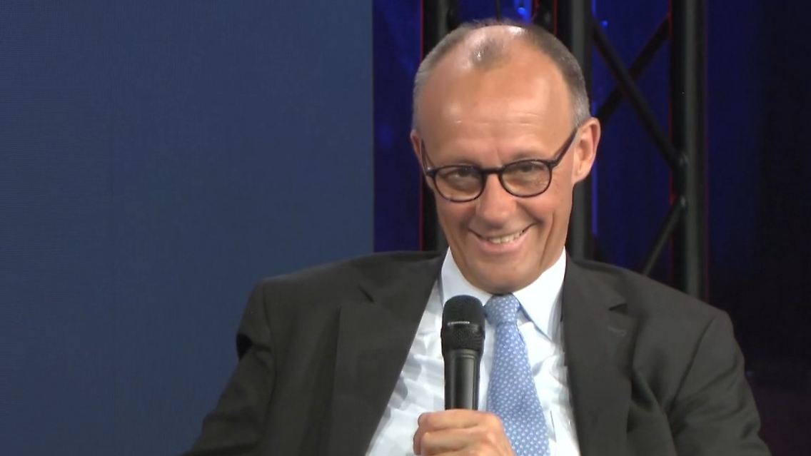 Friedrich Merz Telefonat.jpg