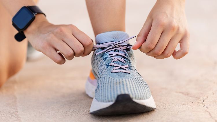Passt, sitzt und hat Luft? Das ist bei Laufschuhen wichtig – genau wie eine gute Dämpfung.