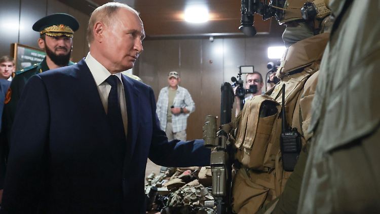 Für seinen Militärapparat lässt Wladimir Putin den zivilen Teil der Wirtschaft bluten.