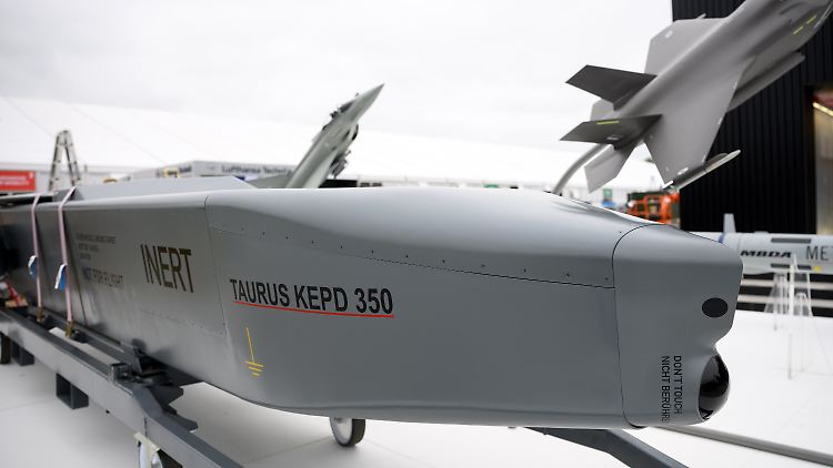 "Ein Instrument wie Taurus kann die Flugplätze bedrohen, auf denen die russischen Flugzeuge starten", sagt Sicherheitspolitiker Lange.