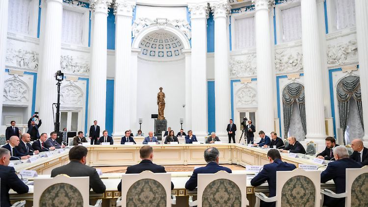 Im Visier neuer Sanktionen? Putin trifft sich am Montag mit Wirtschaftsvertretern im Kreml.
