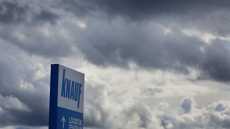 Das Familienunternehmen hatte vor mehr als einem Jahr angekündigt, sich nach mehr als 30 Jahren aus Russland zurückzuziehen, wo es mehrere Tochtergesellschaften unterhält. Doch vollzogen ist dieser Schritt bisher nicht.