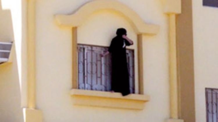 Die Insassinnen der Heime versuchen regelmäßig zu fliehen. Eines der wenigen existierenden Fotos zeigt einen Fluchtversuch aus dem Jahr 2013 in Tabouk.