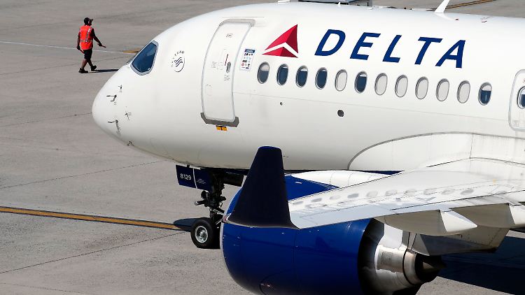 Bei dem Flugzeug mussten die Türen noch einmal geöffnet werden.