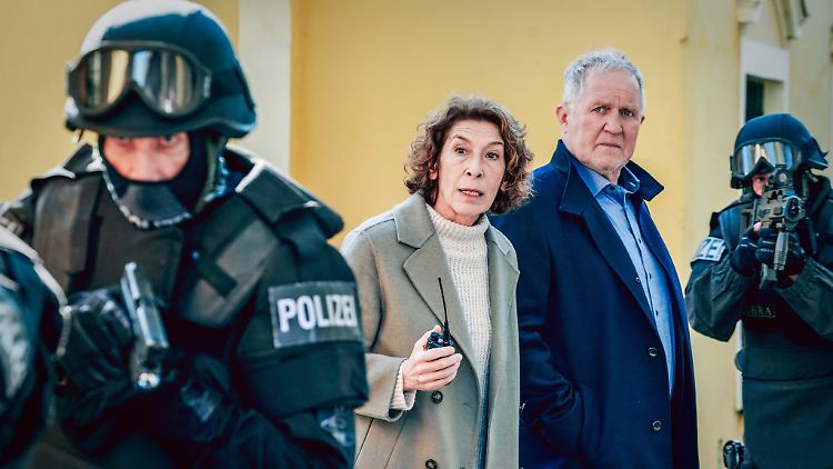 Adele Neuhauser (Bibi Fellner), Harald Krassnitzer (Moritz Eisner) mitten im Geschehen.