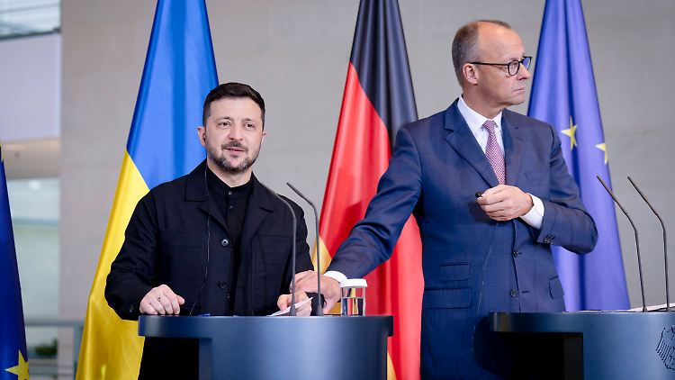Selenskyj und Merz nach dem gemeinsamen Mittagessen im Kanzleramt
