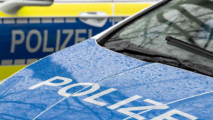 Acht mit Codes versehene Bezahlkarten sollte die Gemeinderätin verschicken - und tat es.