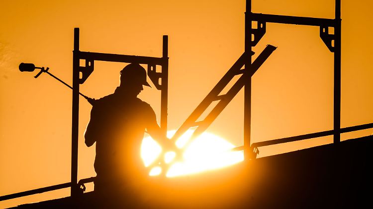 Für die Infrastrukturprojekte könnten Kapazitäten aus dem Wohnungsbau abgezogen werden. 