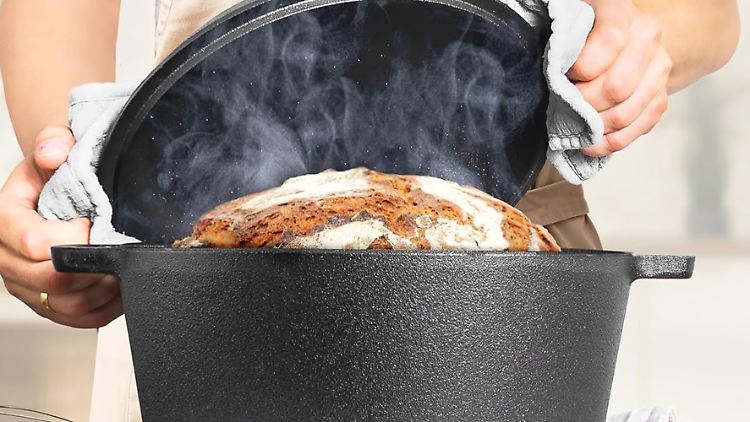 Gusseisentöpfe geben gleichmäßige Hitze und eine knusprige Kruste – ideal für Sauerteigbrot, Eintöpfe und Schmorgerichte.