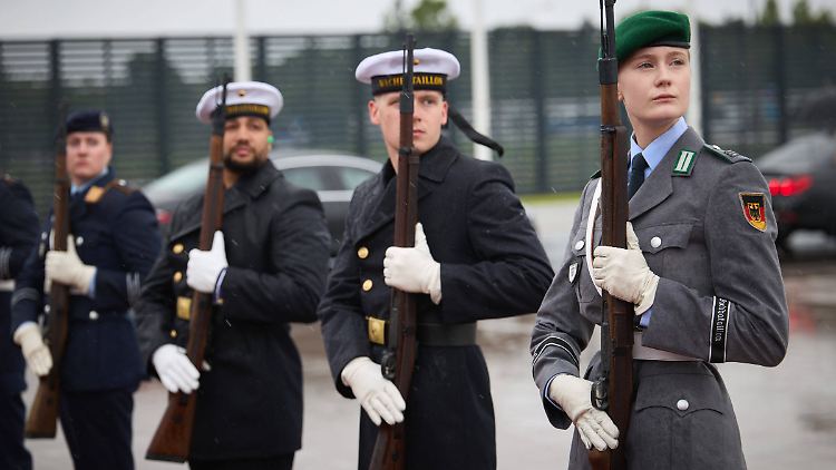 Zur Bundeswehr? Vor ein paar Jahren noch vollkommen undenkbar für viele, für junge Leute aber eine Option. 