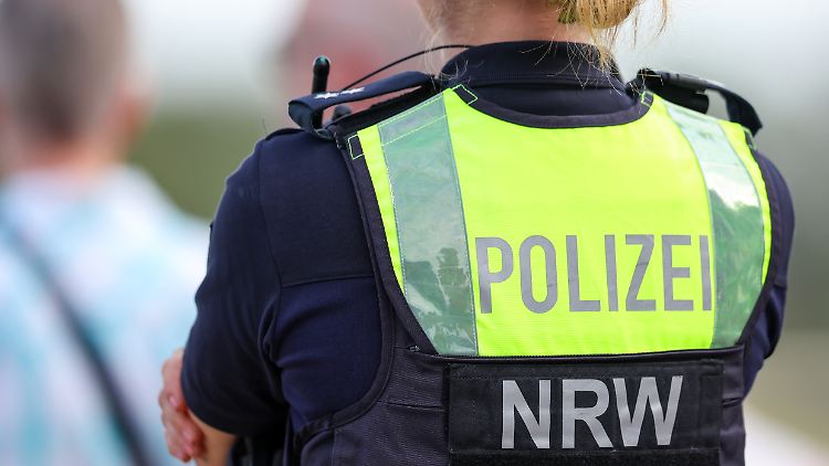 "Man muss sagen, dass Polizeibeamte kein Freiwild sind für Leute, die ihr Aggressionspotenzial nicht unter Kontrolle haben", sagte der Richter. 