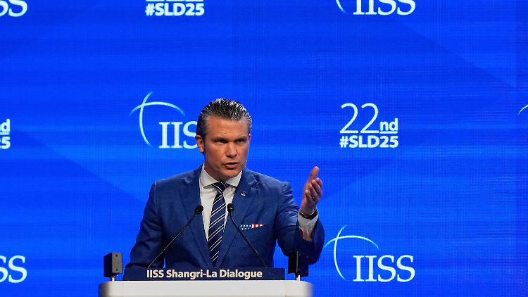 Pete Hegseth sieht in Donald Trump etwas, was viele Singapurer nicht sehen.