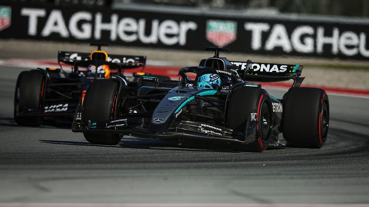 Max Verstappen rammte George Russell - und das kostete reichlich Punkte.