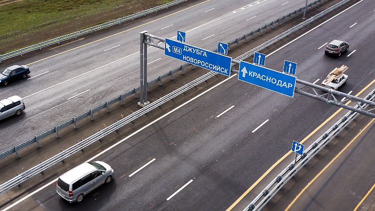 Die Autobahn M-4 verbindet die Schwarzmeer-Region Krasnodar mit Moskau. Das jüngste Teilstück wurde erst 2018 eingeweiht.