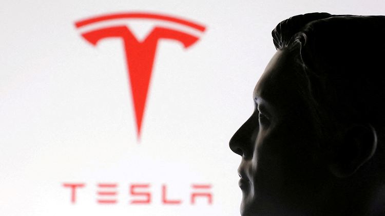 Zuerst verschreckte Elon Musk Kunden, dann seinen bisherigen Kumpel Donald Trump.