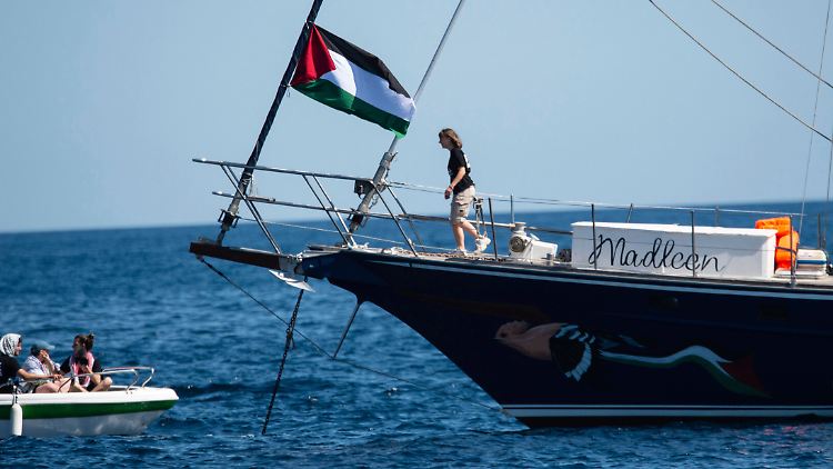 Greta Thunberg an Bord der "Madleen". 