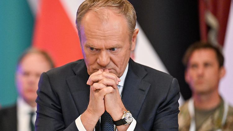 Tusk führt seit Ende 2023 ein Mitte-Links-Bündnis aus drei Parteien.