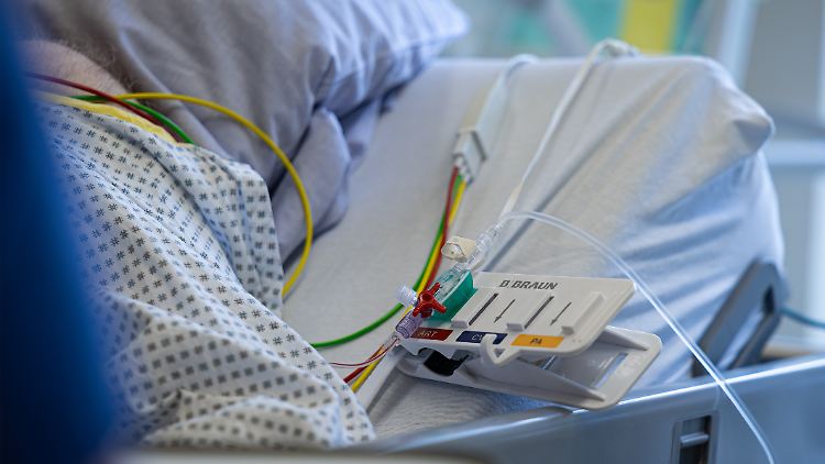Im Krankenhaus oder zu Hause? Wie sieht ein gutes Sterben aus? Das ist nur eine von vielen medizinethischen Fragen. 