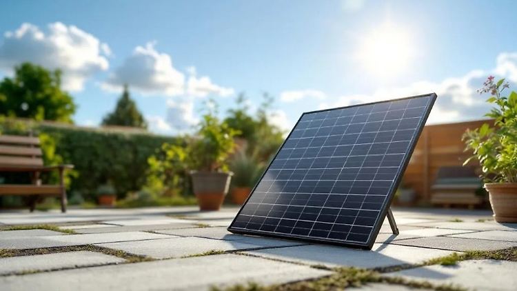 Dezent montiert und effizient: Mini-PV-Anlagen passen auch in den Kleingartenalltag.