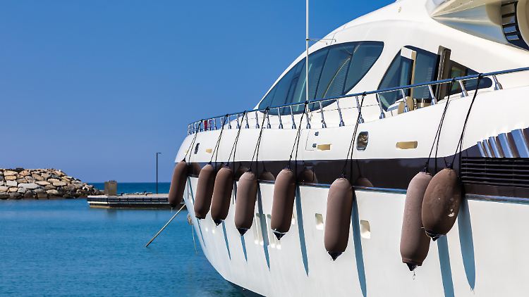 Die Luxusyacht entpuppt sich als Fake und Falle.