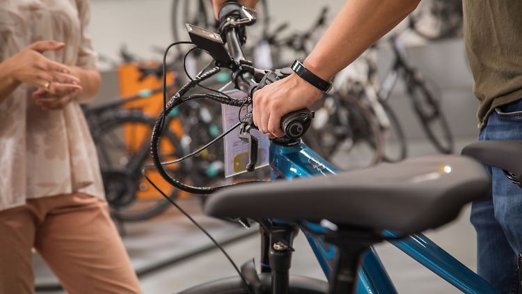 Hohe Rabatte möglich: Wer beim Fahrradkauf verhandelt, spart oft mehrere hundert Euro.