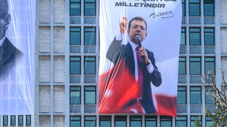 Die Festnahme Imamoglus löste eine große Protestwelle aus.