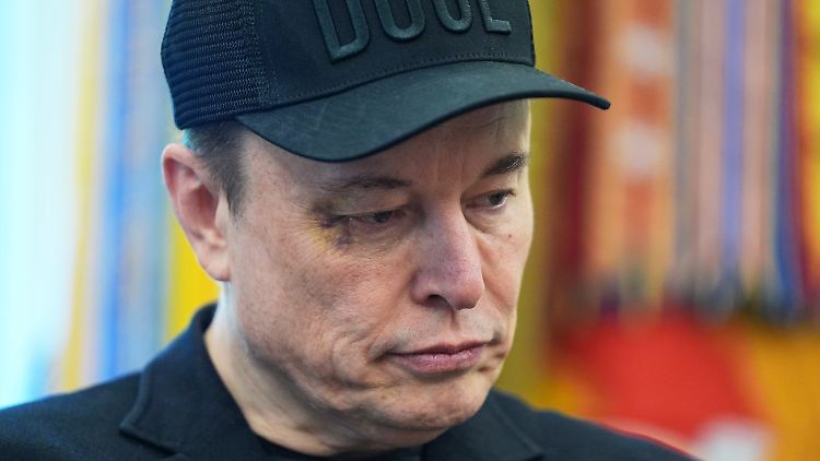 Elon Musk nimmt es mit dem Sparen auch nach seinem Abschied von Doge nicht auf die leichte Schulter. 