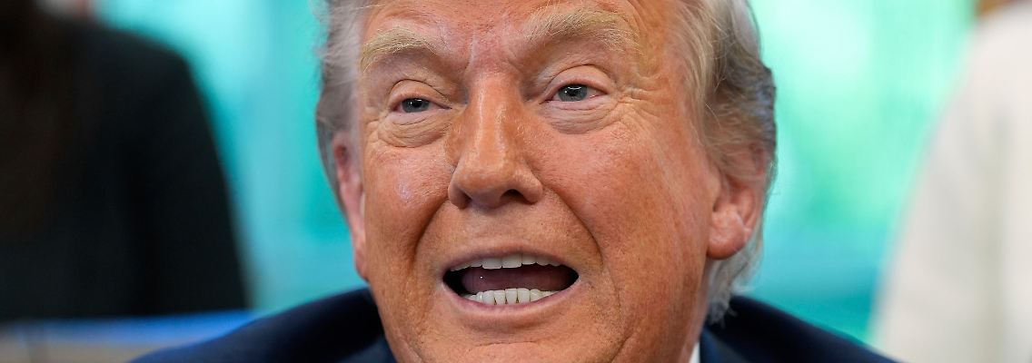 Donald Trump lässt kein gutes Haar an seinem Vorgänger. (Archivbild)