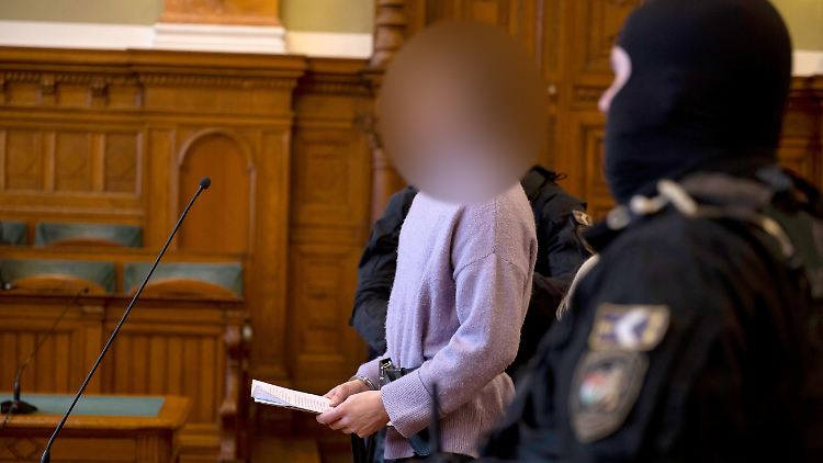 Maja T. vor Gericht in Budapest. 
