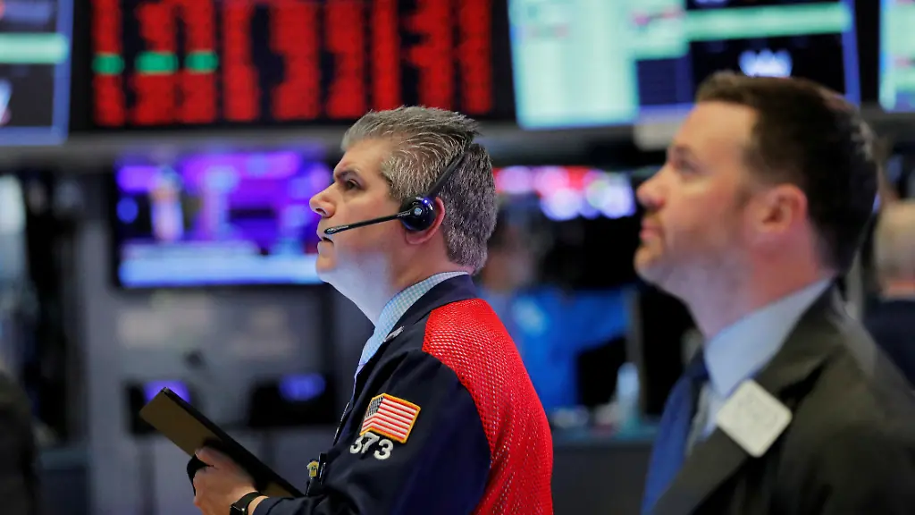 2023-05-25T001355Z-476948581-RC2B51AASVUB-RTRMADP-3-GLOBAL-STOCKS-POLL