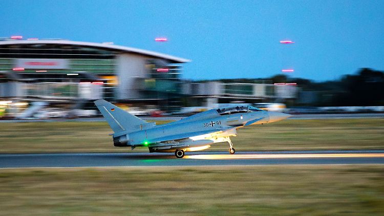 Die Luftwaffe schickte zwei solcher Eurofighter los.